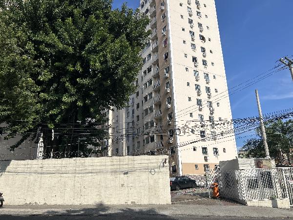Apartamento no Cond Dez Rocha Miranda