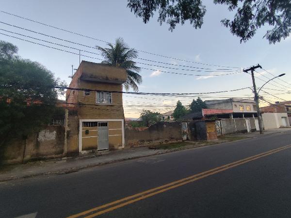 Prédio no Estrada da Cancela Preta