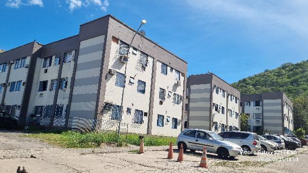 Apartamento no Cond Res Colinas do Retiro