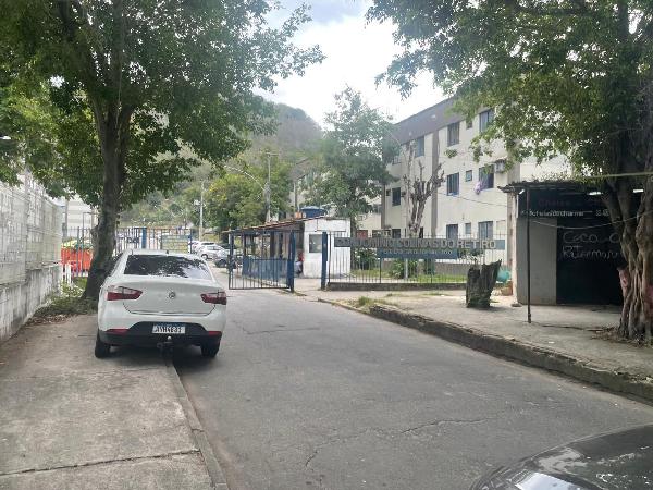 Apartamento no Cond Res Colinas do Retiro