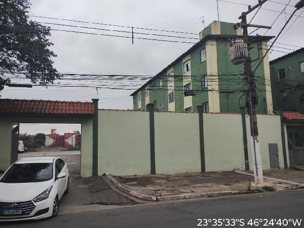 Apartamento no Cond Sapotis Vi