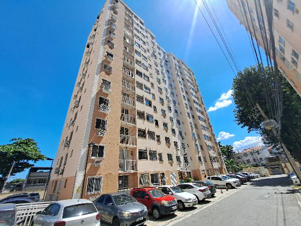 Apartamento no Cond Dez Rocha Miranda