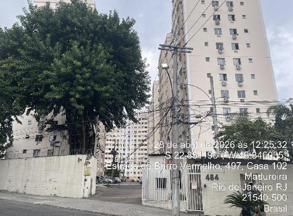 Apartamento no Cond. Dez Rocha Miranda