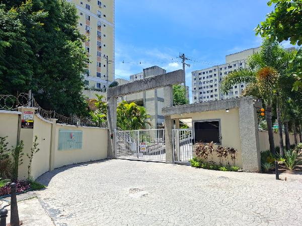 Apartamento no Colégio