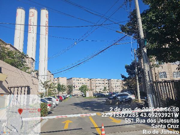 Apartamento no Cond Jardim dos Ipes I
