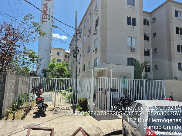 Apartamento no Cond Esmeralda Ville