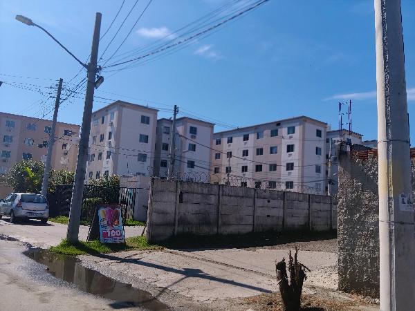 Apartamento no Con Res Jardim dos Ipes Iii