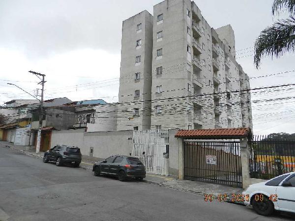 Apartamento no Res Jardins do Sobral