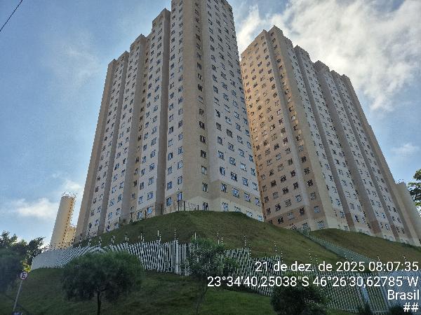 Apartamento no Cond Res Plano e Vista do Carmo Ii
