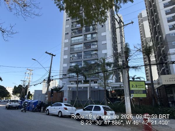 Apartamento no Residencial Laparque