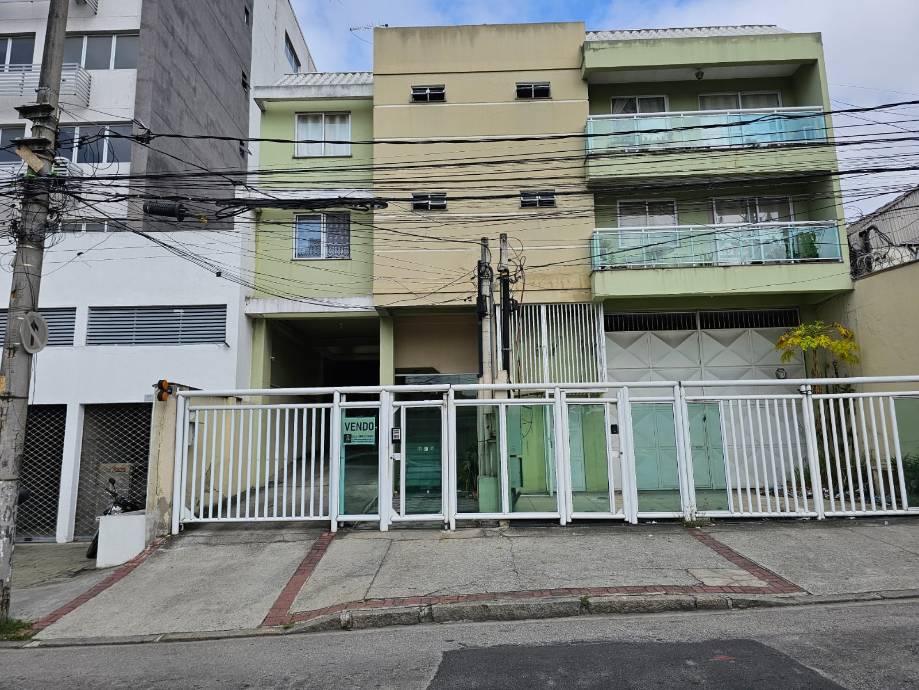 Prédio no Cascadura