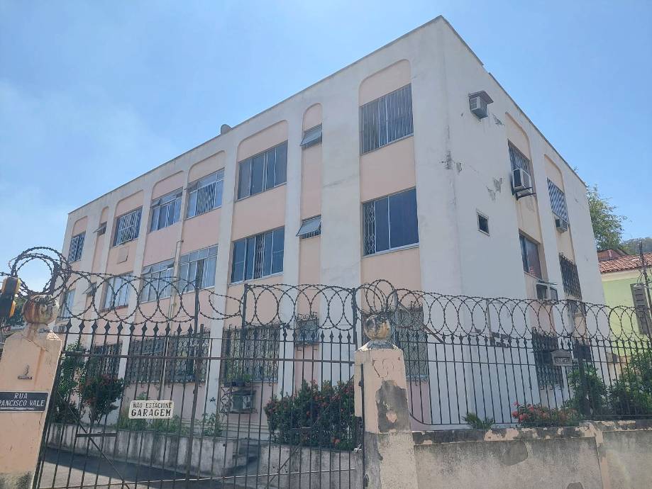 Apartamento no Engenheiro Leal